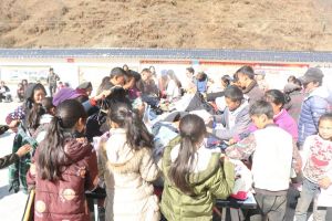 宣景科技心爱心活动在甘孜州泸定县发旺村顺利进行
